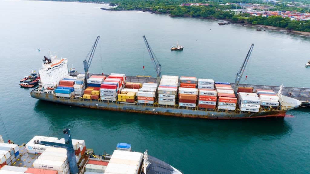 Buque con más de 1,200 toneladas de alimentos atracó hoy en el puerto de Acajutla buque-con-mas-de-1200-toneladas-de-alimentos-atraco-hoy-en-el-puerto-de-acajutla
